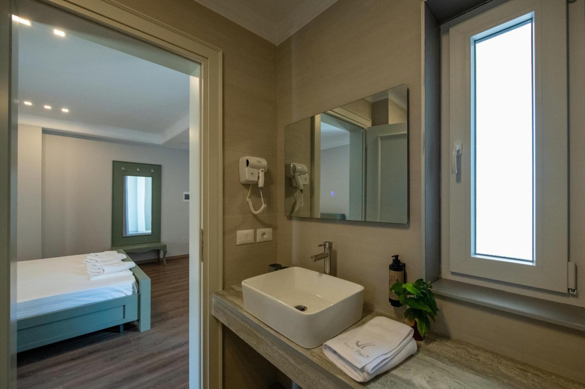 Hotel Vila 11 Durrës Buitenkant foto
